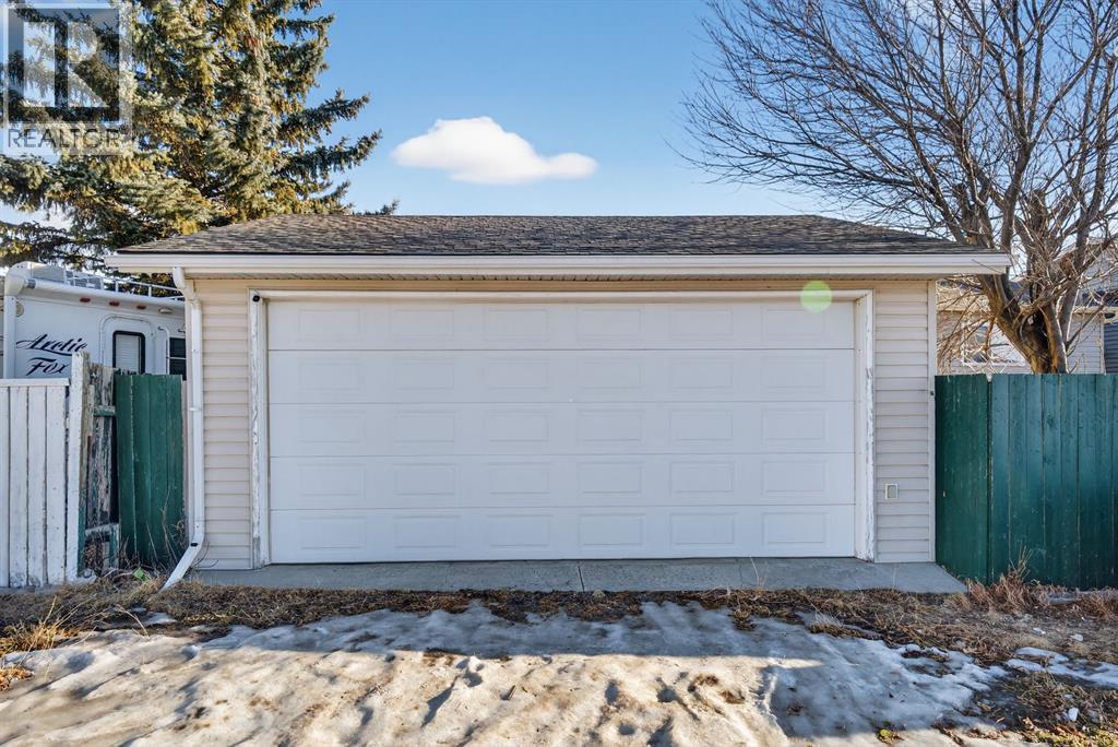 139 Castledale Way Ne, Calgary, Alberta  T3J 2A4 - Photo 33 - A2278900