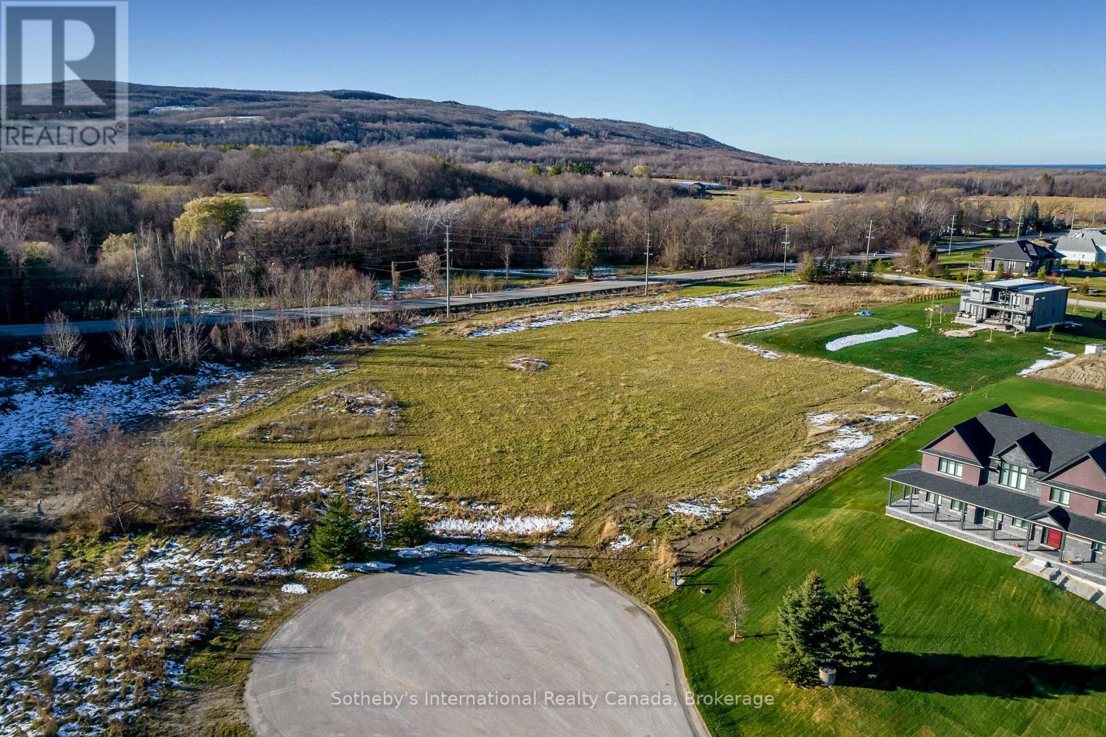 19 Raintree Court, Clearview, Ontario  L9Y 0K2 - Photo 3 - S12698834