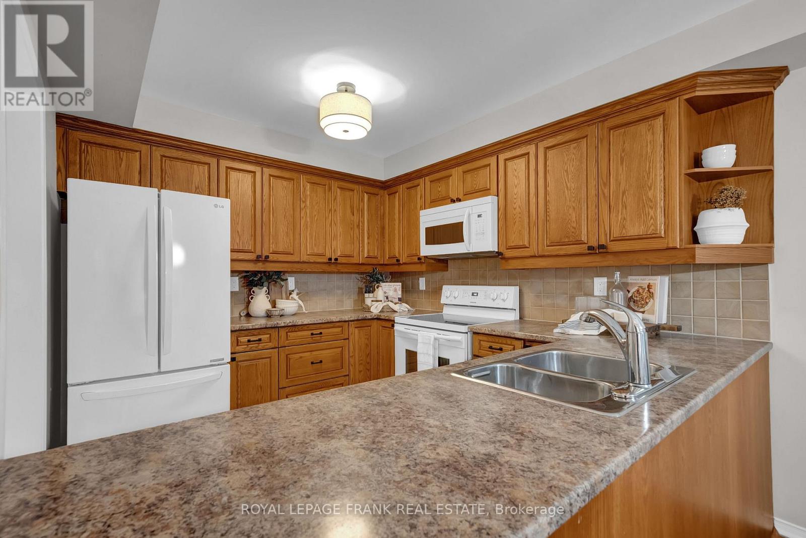 146 Wilkins Crescent, Clarington, Ontario  L1E 3B5 - Photo 5 - E12698678