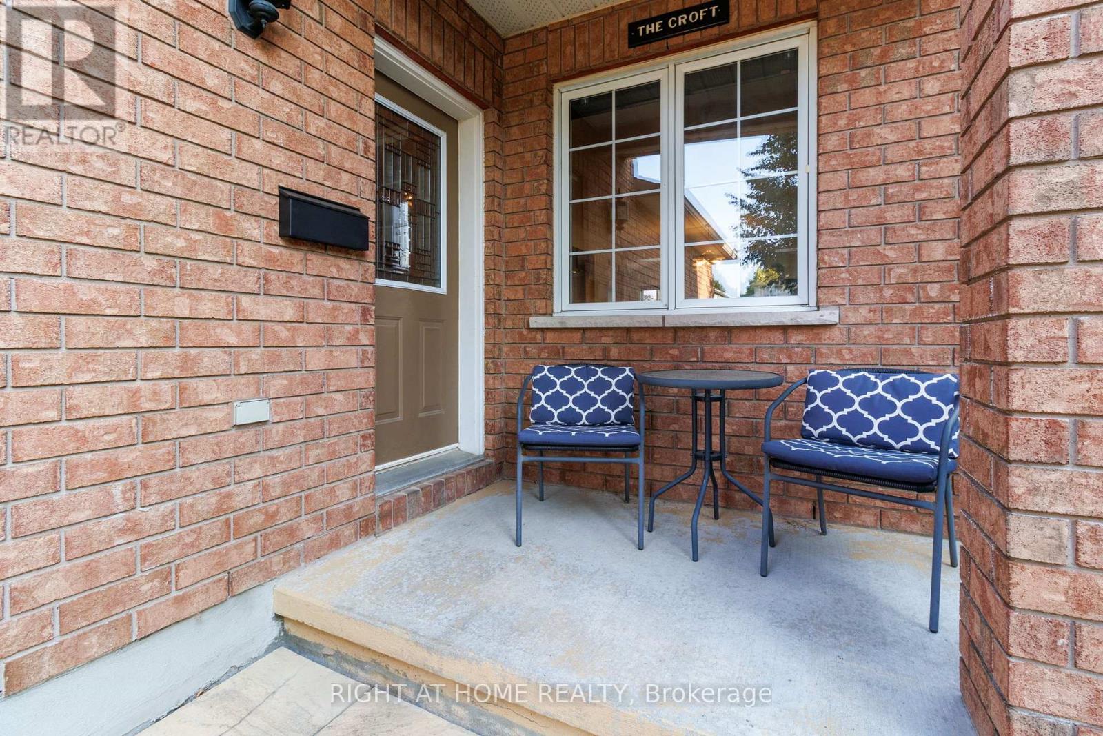 139 Locheland Crescent, Ottawa, Ontario  K2G 6H3 - Photo 3 - X12698704