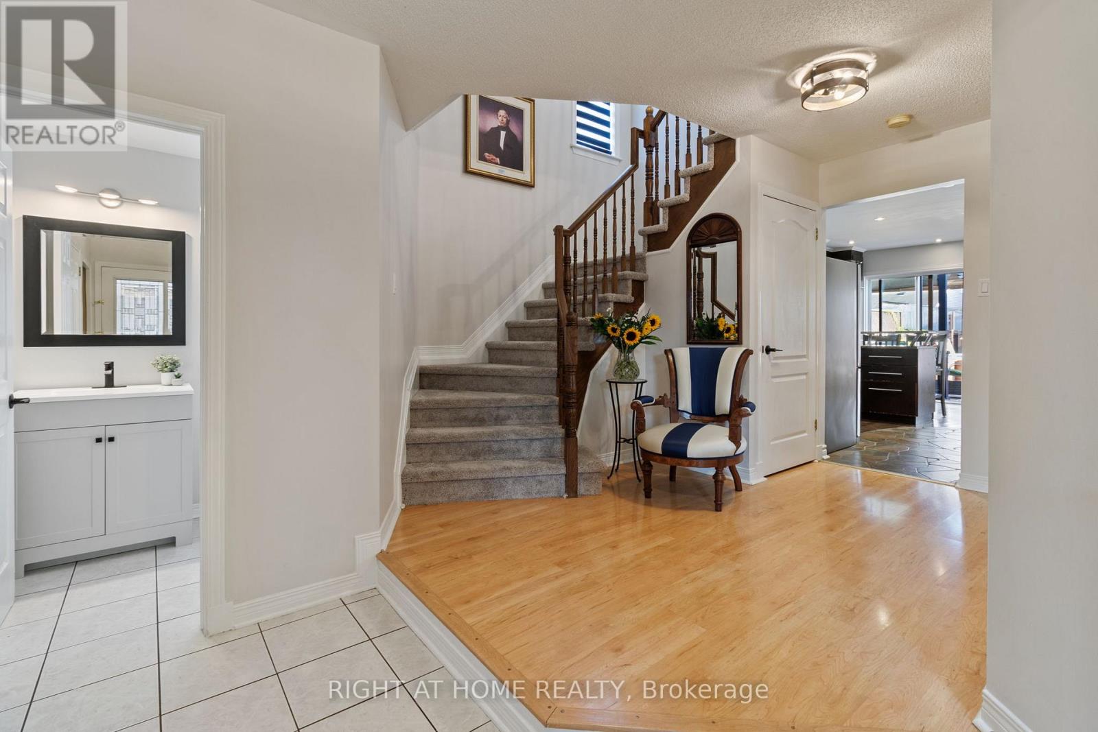 139 Locheland Crescent, Ottawa, Ontario  K2G 6H3 - Photo 5 - X12698704