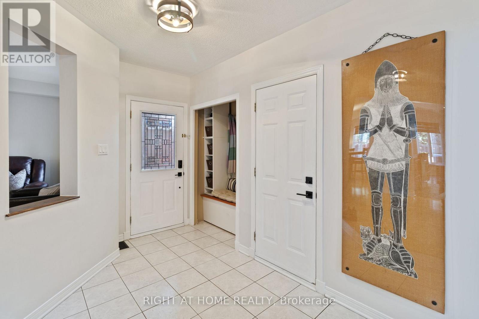 139 Locheland Crescent, Ottawa, Ontario  K2G 6H3 - Photo 6 - X12698704