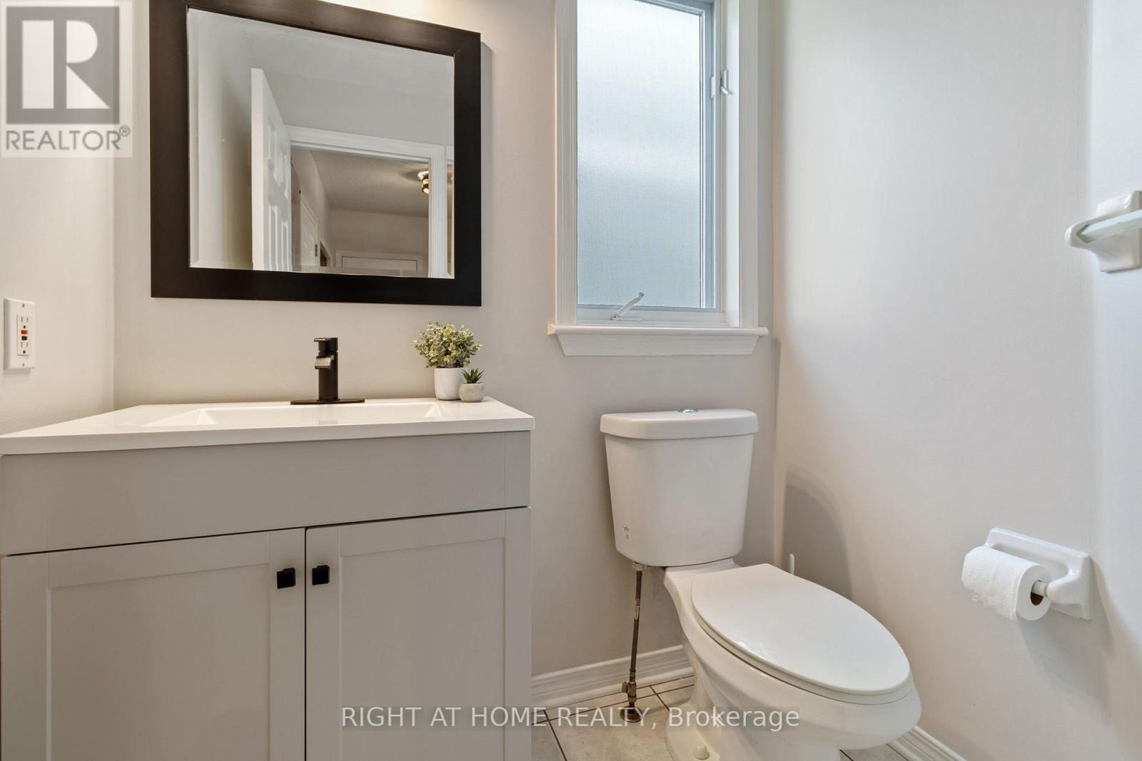 139 Locheland Crescent, Ottawa, Ontario  K2G 6H3 - Photo 7 - X12698704