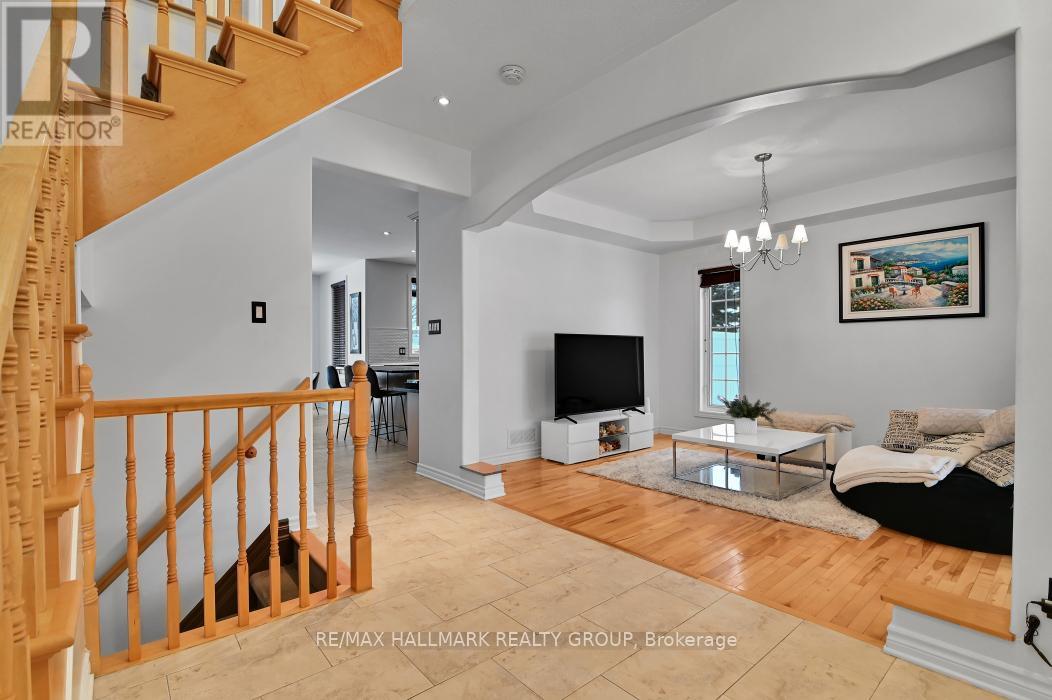 702 Mud Creek Crescent, Ottawa, Ontario  K1V 1W3 - Photo 4 - X12698806