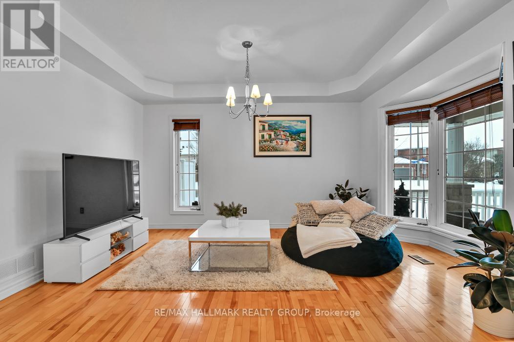 702 Mud Creek Crescent, Ottawa, Ontario  K1V 1W3 - Photo 5 - X12698806