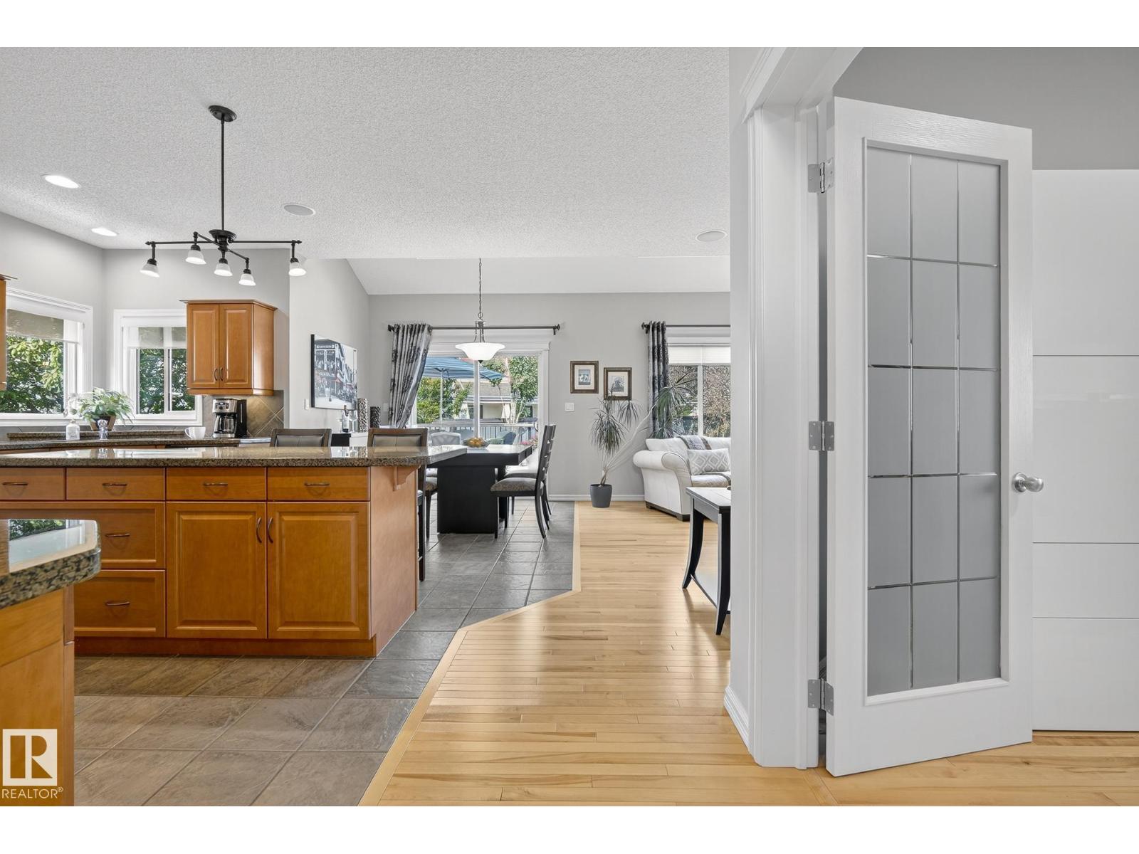 1079 Mckinney Gr Nw, Edmonton, Alberta  T6R 3S5 - Photo 29 - E4470088