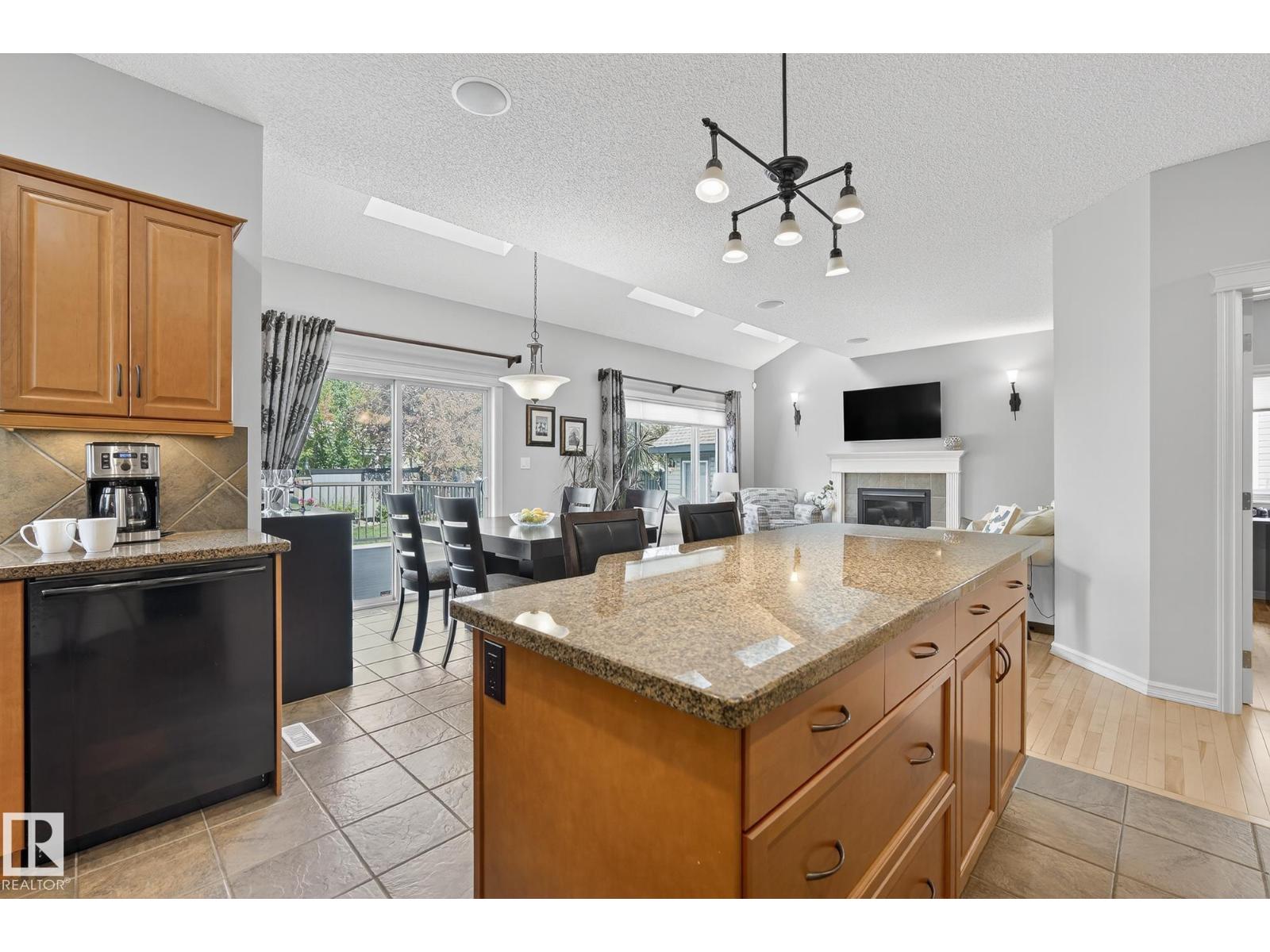 1079 Mckinney Gr Nw, Edmonton, Alberta  T6R 3S5 - Photo 35 - E4470088