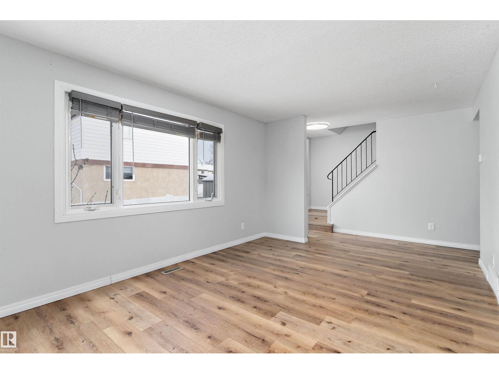 4d Twin Tc Nw, Edmonton, Alberta  T6K 1V4 - Photo 10 - E4470092