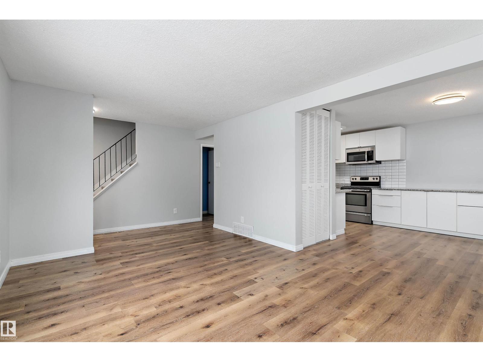 4d Twin Tc Nw, Edmonton, Alberta  T6K 1V4 - Photo 12 - E4470092