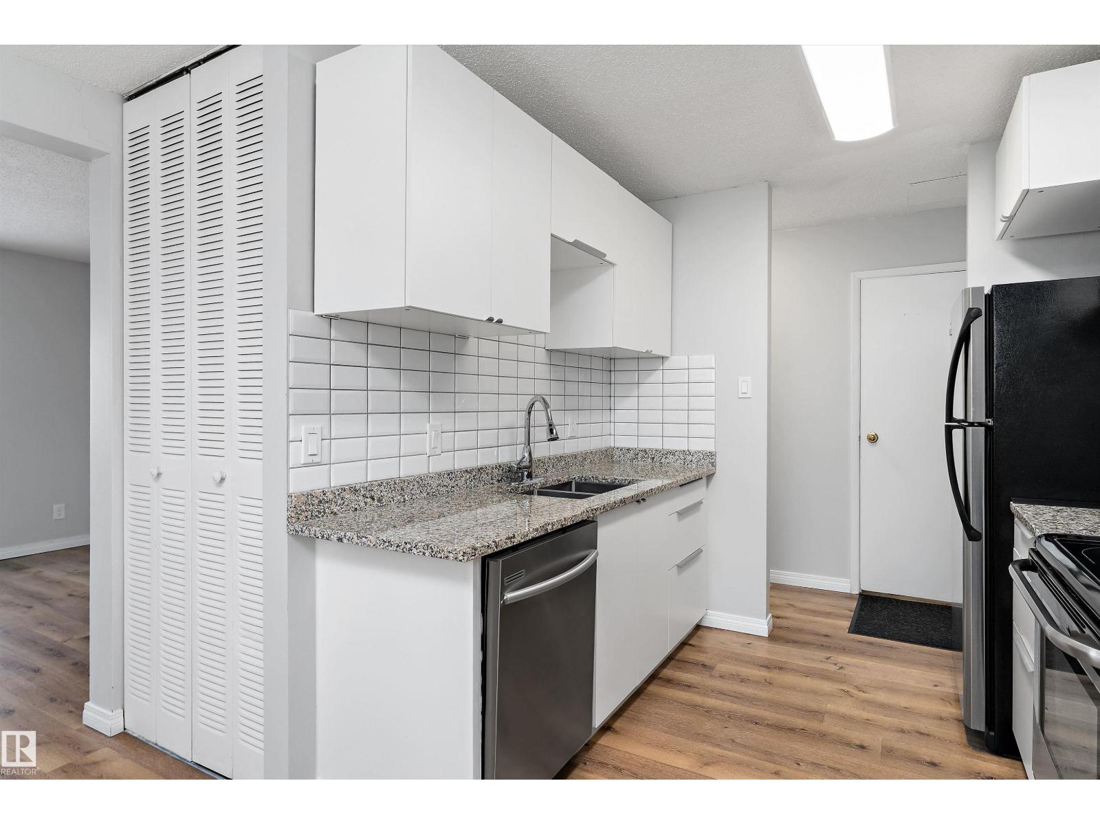 4d Twin Tc Nw, Edmonton, Alberta  T6K 1V4 - Photo 18 - E4470092