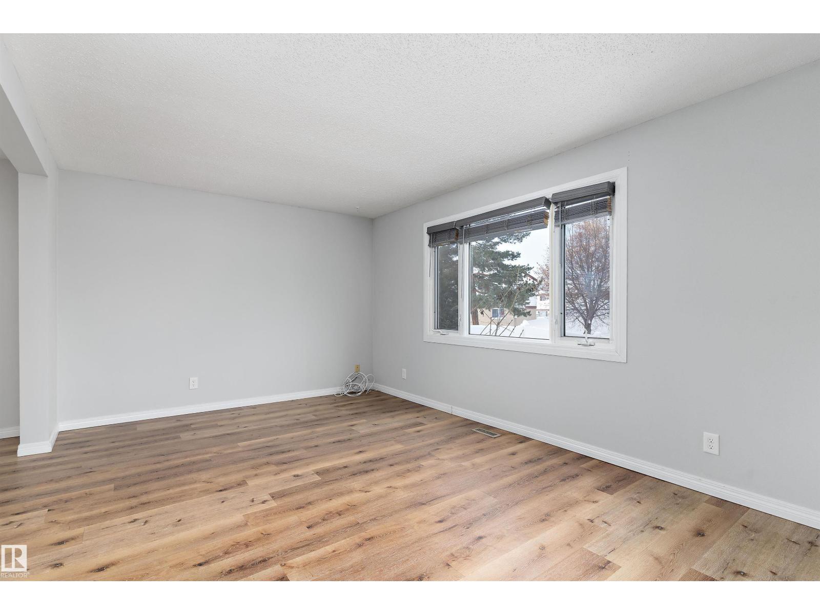 4d Twin Tc Nw, Edmonton, Alberta  T6K 1V4 - Photo 8 - E4470092