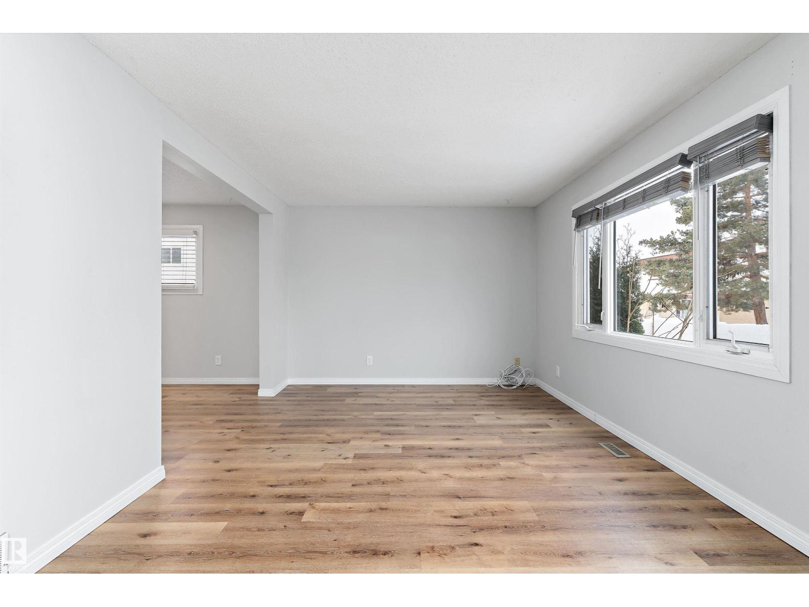 4d Twin Tc Nw, Edmonton, Alberta  T6K 1V4 - Photo 9 - E4470092