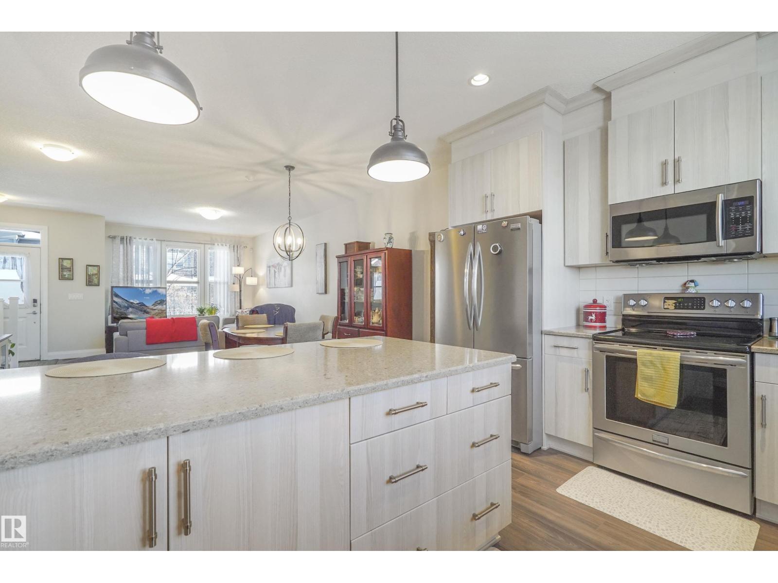 151 Gilmore Wy, Spruce Grove, Alberta  T7X 0M5 - Photo 4 - E4470095