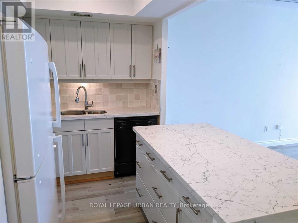 918 - 65 Scadding Avenue, Toronto, Ontario  M5A 4L1 - Photo 3 - C12698672