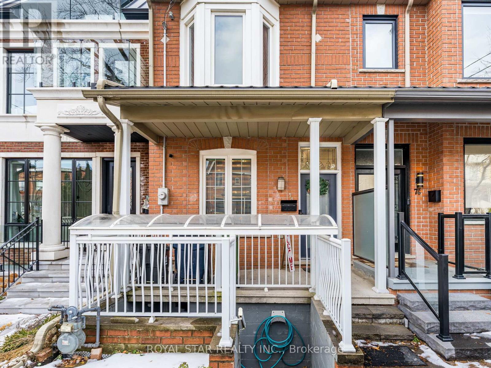 74 Montrose Avenue, Toronto, Ontario  M6J 2T7 - Photo 3 - C12698828