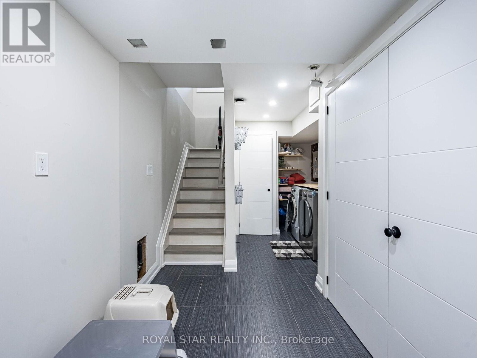 74 Montrose Avenue, Toronto, Ontario  M6J 2T7 - Photo 37 - C12698828