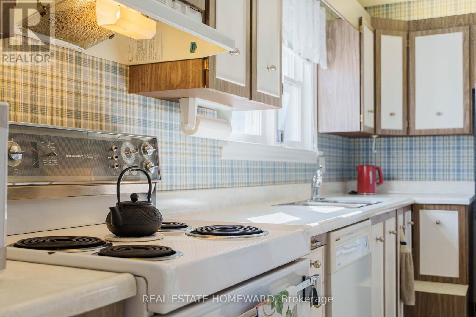 3 Chestermere Boulevard, Toronto, Ontario  M1J 2X5 - Photo 12 - E12698352