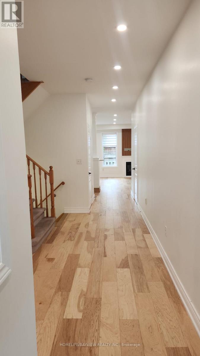 51 Waldron Crescent, Richmond Hill, Ontario  L4E 4A3 - Photo 2 - N12698732