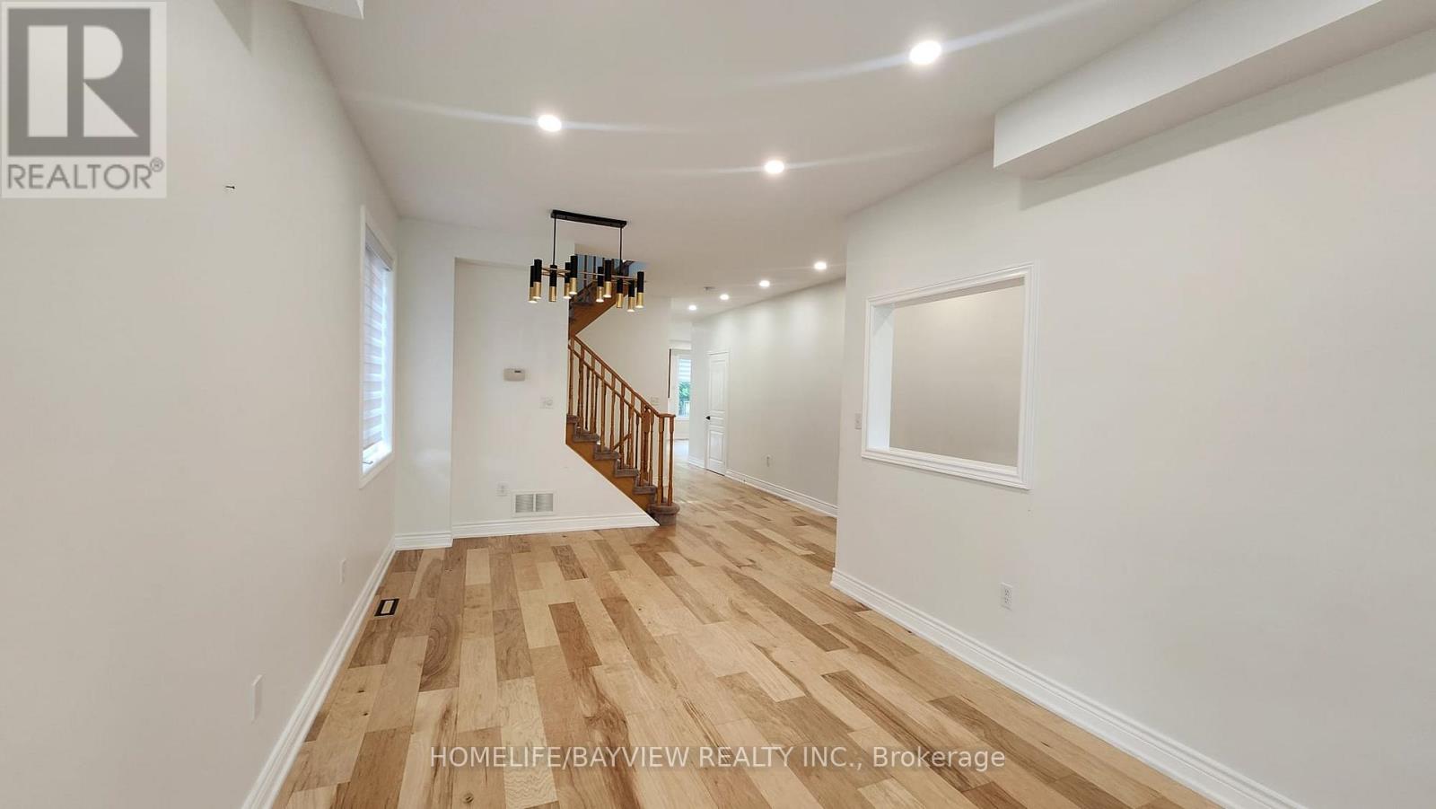 51 Waldron Crescent, Richmond Hill, Ontario  L4E 4A3 - Photo 4 - N12698732