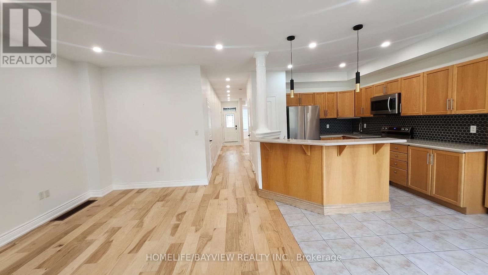 51 Waldron Crescent, Richmond Hill, Ontario  L4E 4A3 - Photo 8 - N12698732