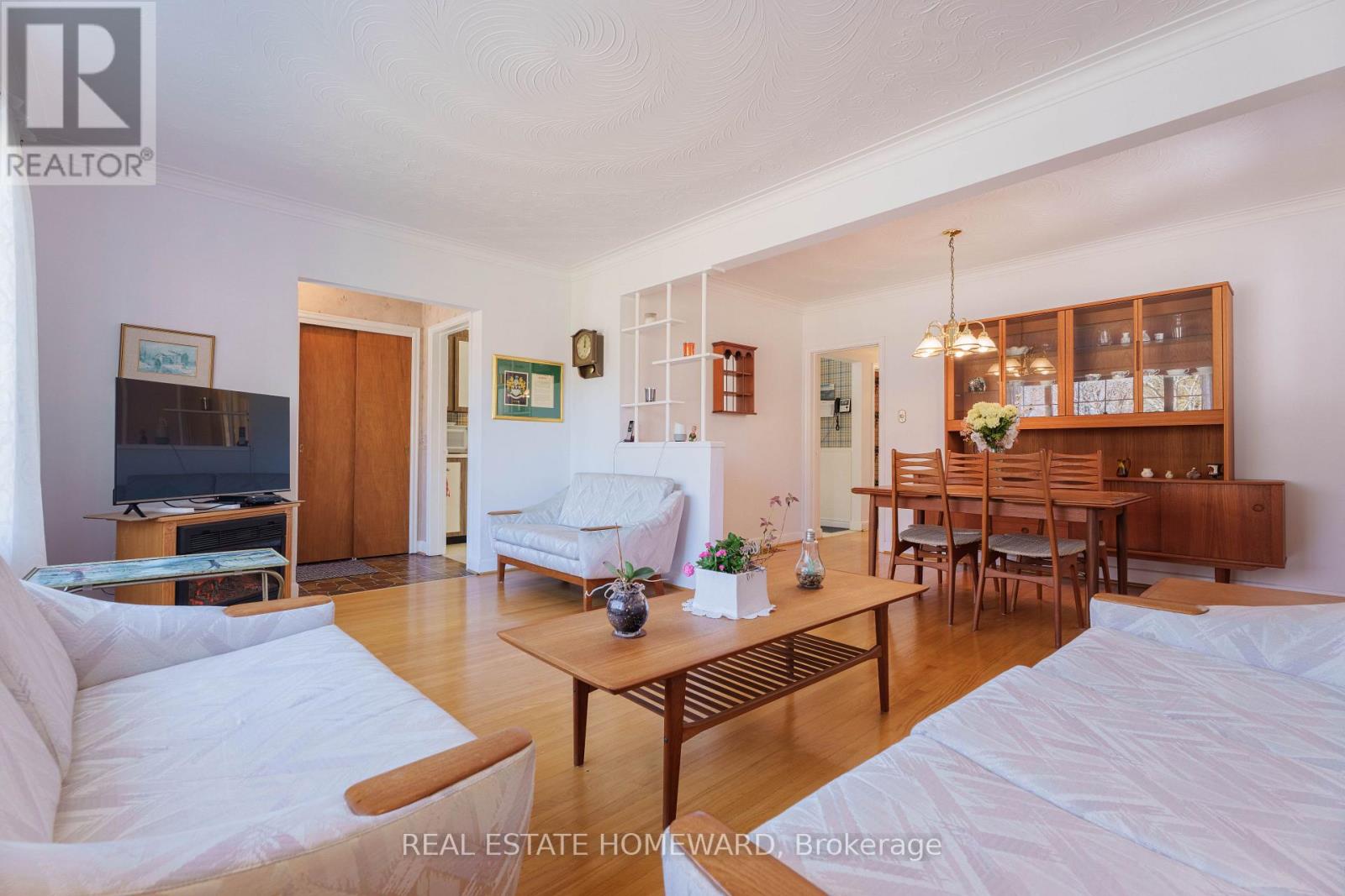 3 Chestermere Boulevard, Toronto, Ontario  M1J 2X5 - Photo 5 - E12698352