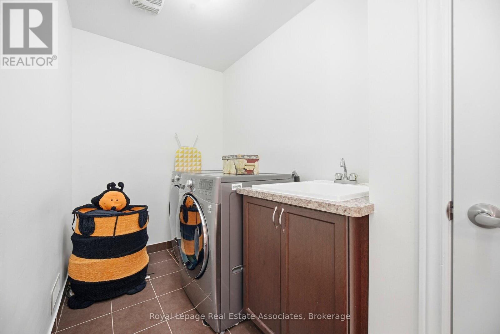 2347 Quetico Crescent, Oakville, Ontario  L6M 0R5 - Photo 32 - W12698690