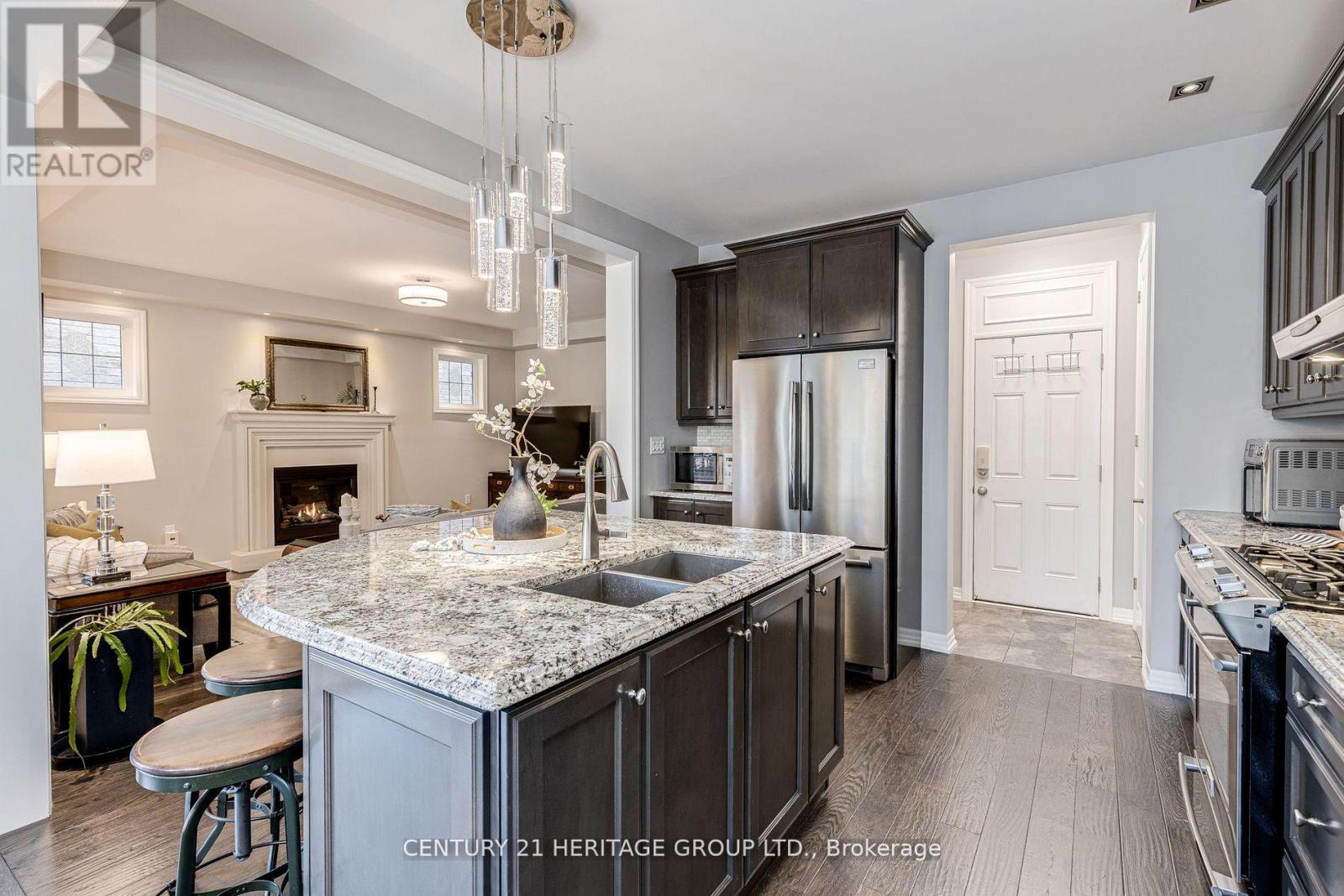 65 Masterman Crescent, Oakville, Ontario  L6M 0W3 - Photo 9 - W12698692