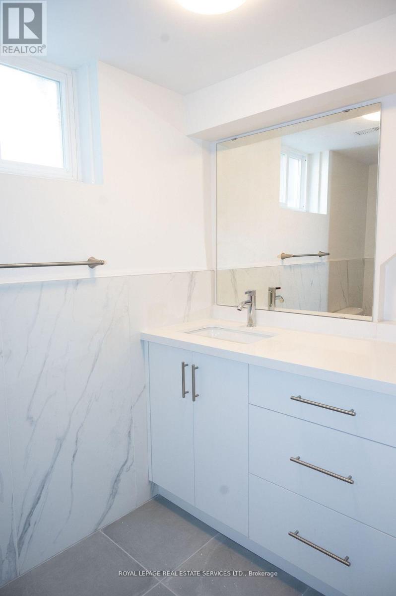 Lower - 35 Silverhill Drive, Toronto, Ontario  M9B 3W3 - Photo 14 - W12698726