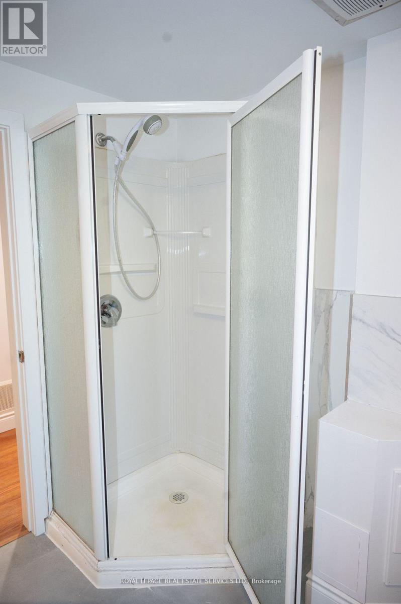 Lower - 35 Silverhill Drive, Toronto, Ontario  M9B 3W3 - Photo 16 - W12698726