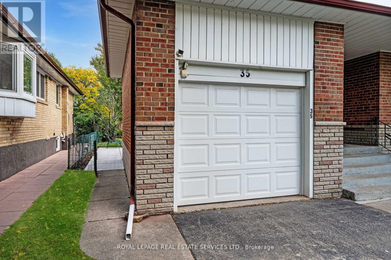 Lower - 35 Silverhill Drive, Toronto, Ontario  M9B 3W3 - Photo 19 - W12698726