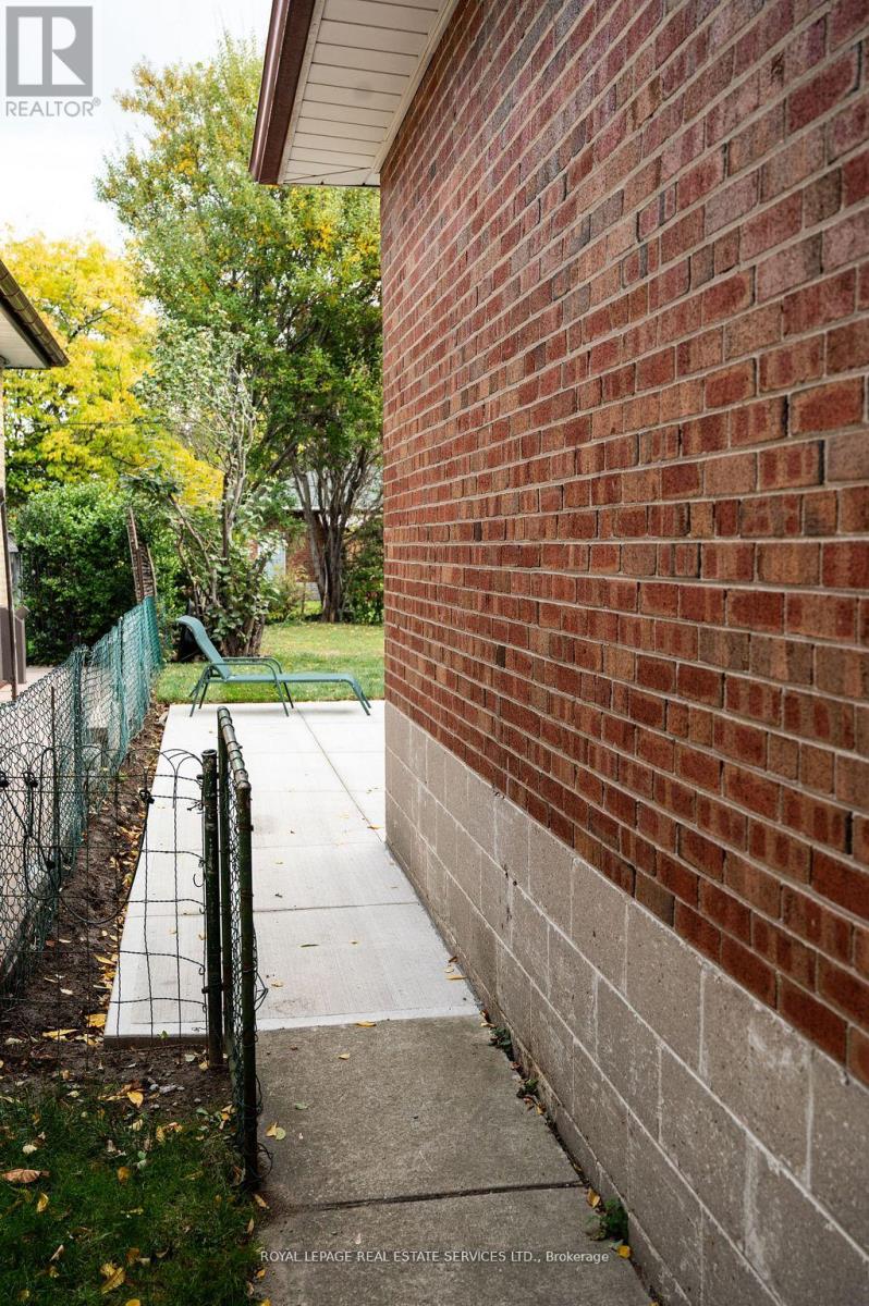 Lower - 35 Silverhill Drive, Toronto, Ontario  M9B 3W3 - Photo 20 - W12698726