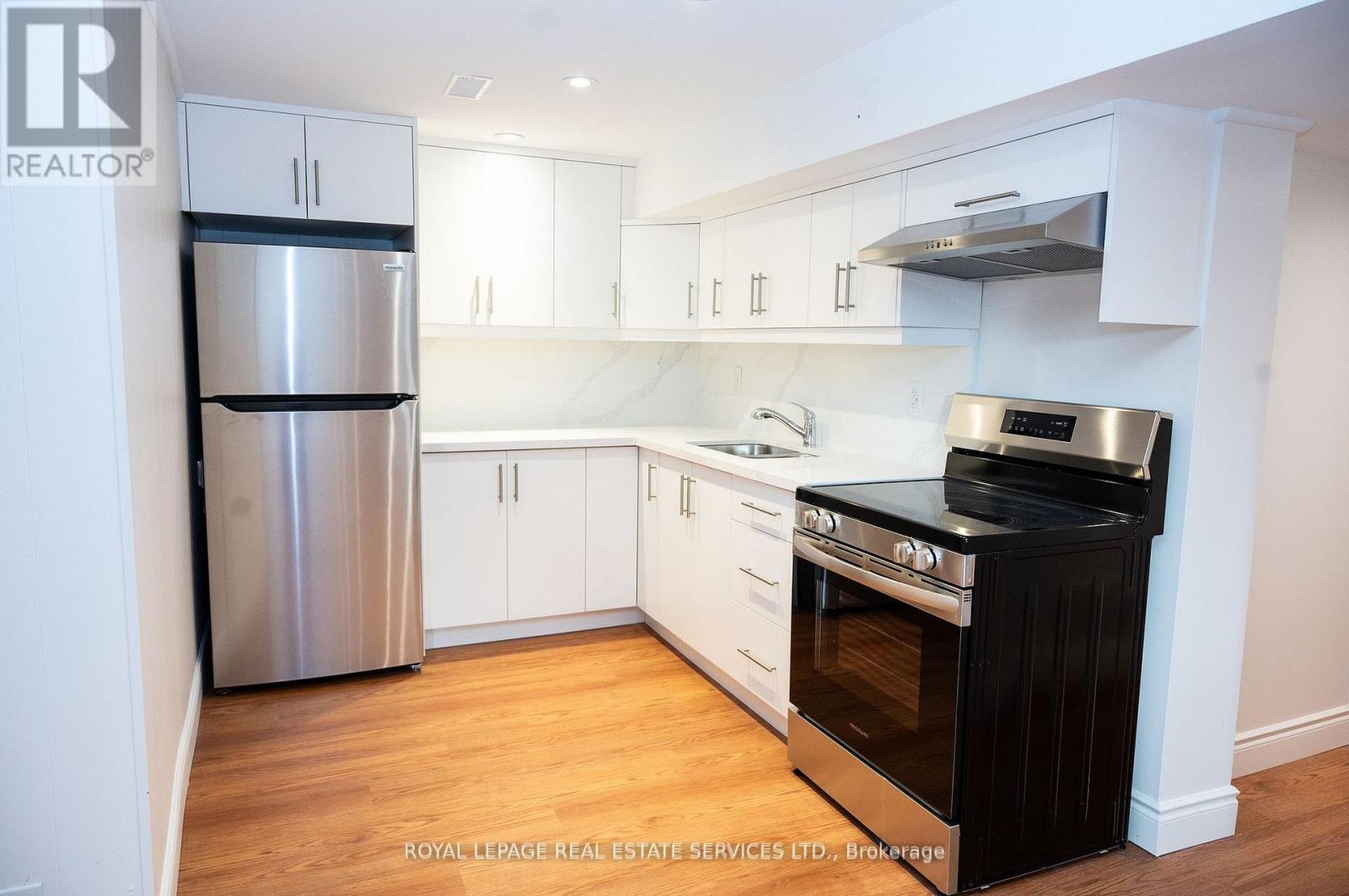 Lower - 35 Silverhill Drive, Toronto, Ontario  M9B 3W3 - Photo 7 - W12698726