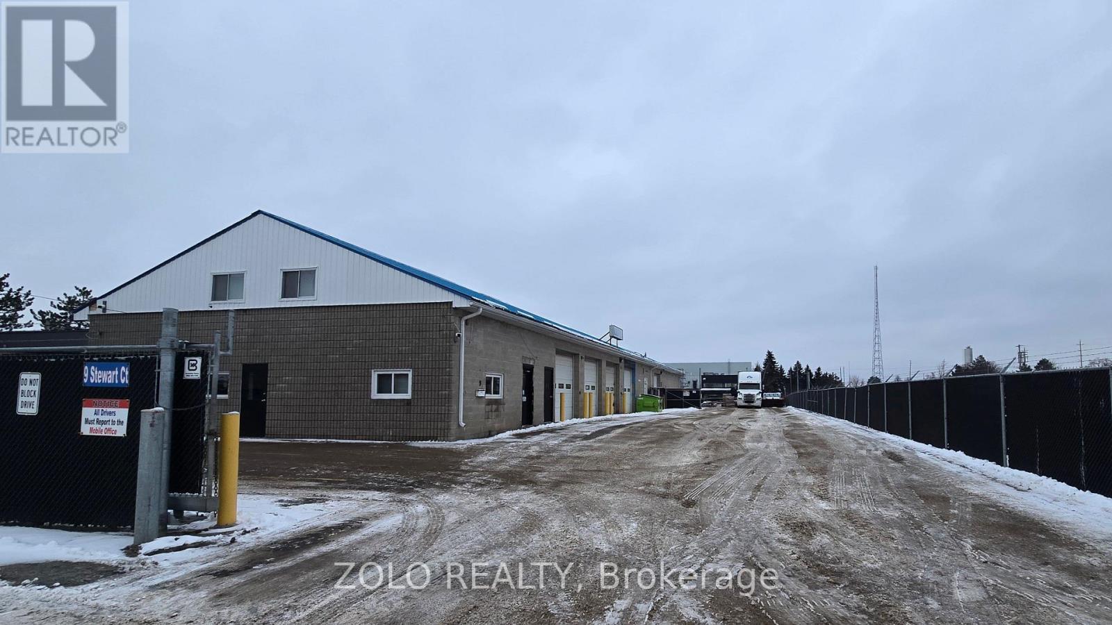 9 Stewart Court, Orangeville, Ontario L9W 3Z9 - Photo 2 - W12698750