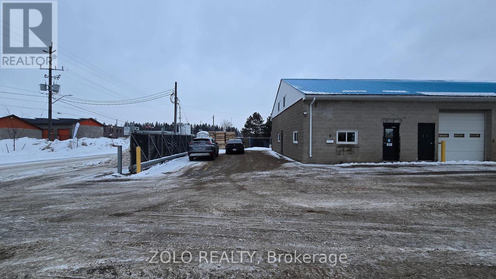 9 Stewart Court, Orangeville, Ontario L9W 3Z9 - Photo 3 - W12698750