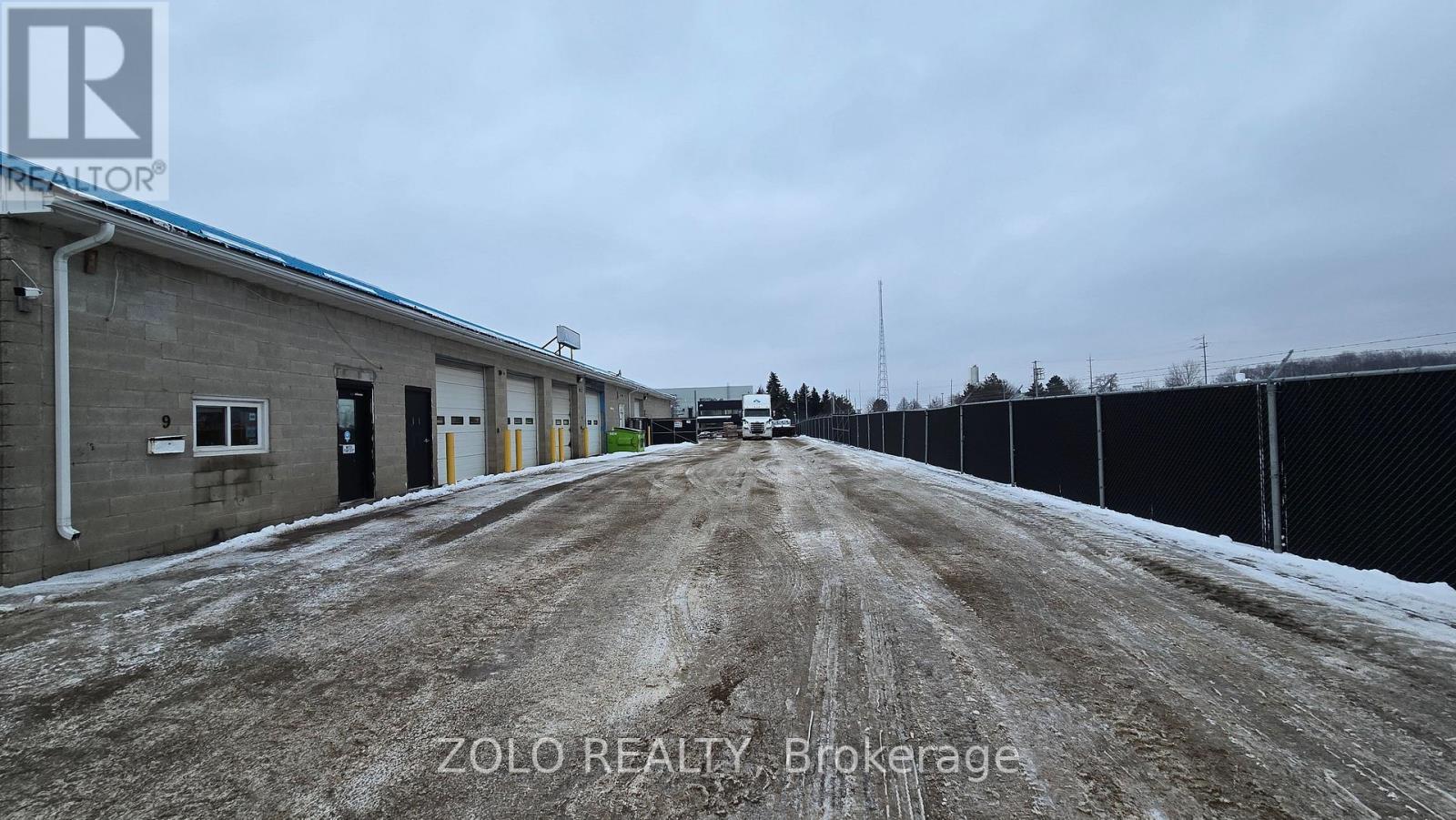 9 Stewart Court, Orangeville, Ontario L9W 3Z9 - Photo 4 - W12698750