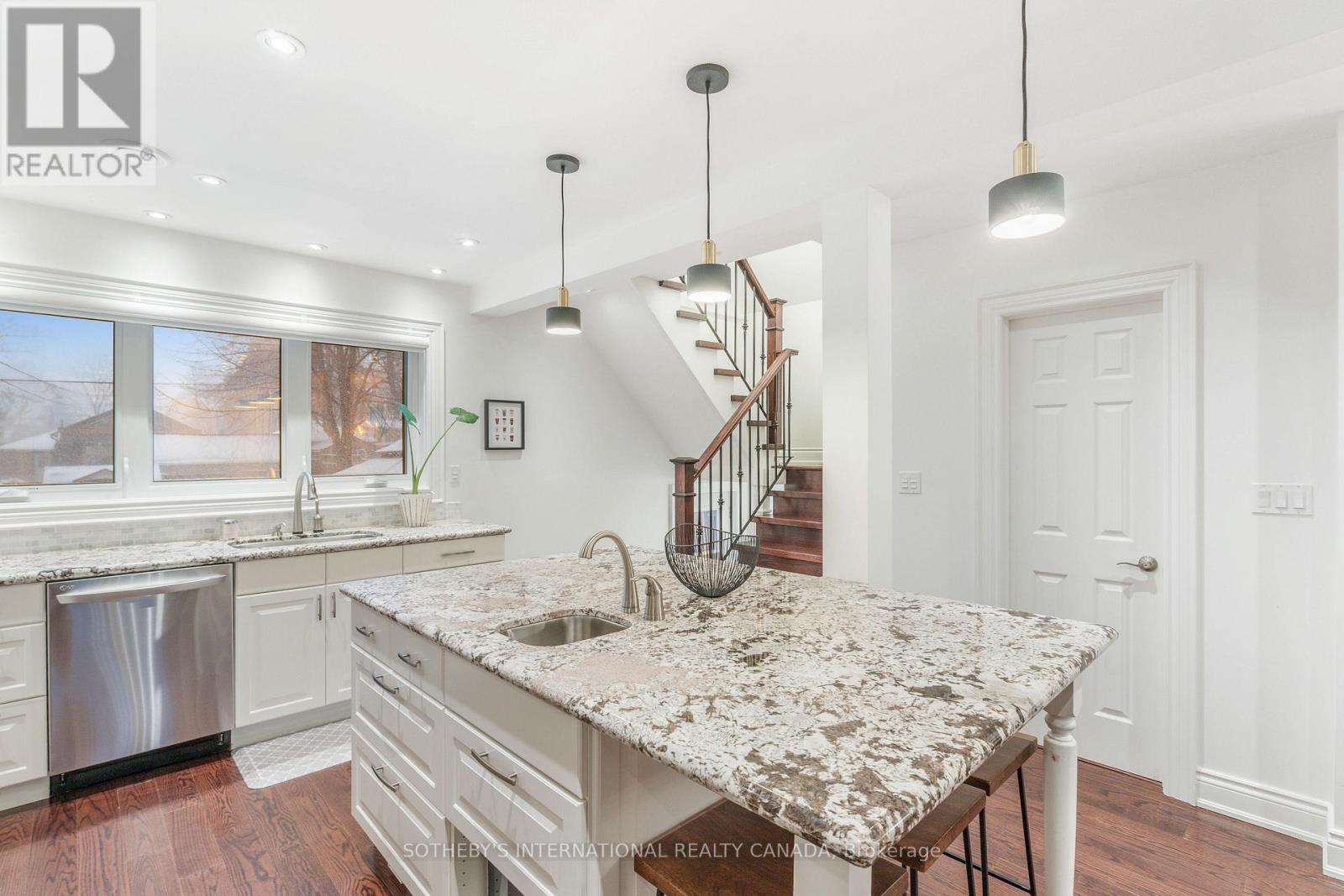 38 Guthrie Avenue, Toronto, Ontario  M8Y 3L1 - Photo 11 - W12698802