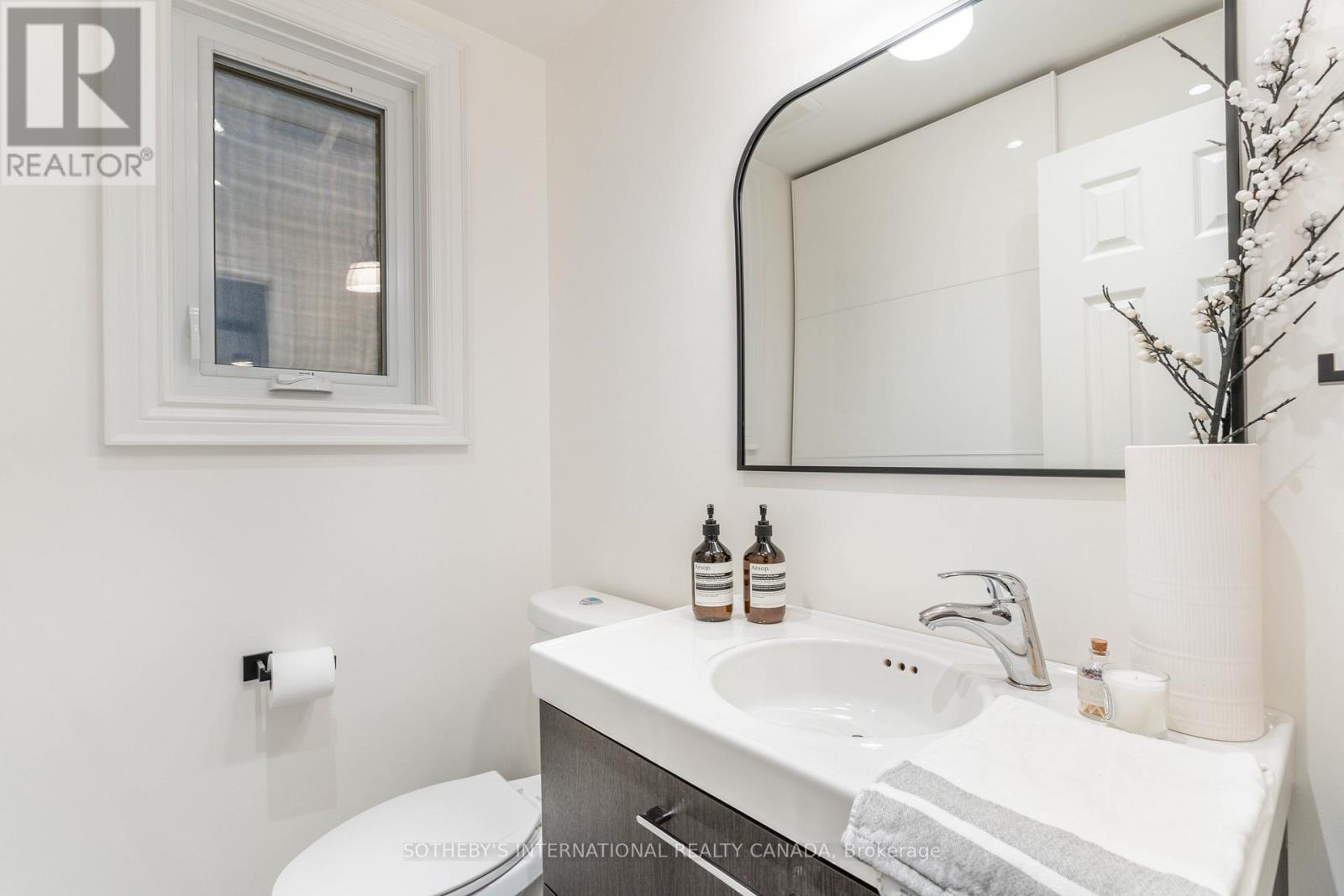 38 Guthrie Avenue, Toronto, Ontario  M8Y 3L1 - Photo 12 - W12698802