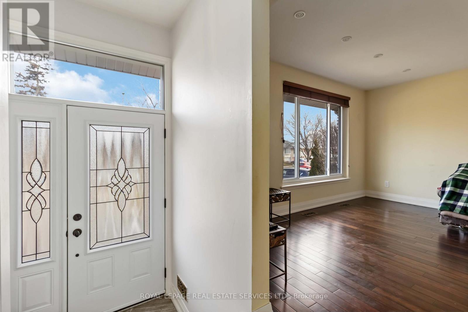 1474 Sandgate Crescent, Mississauga, Ontario  L5J 2E5 - Photo 5 - W12698846