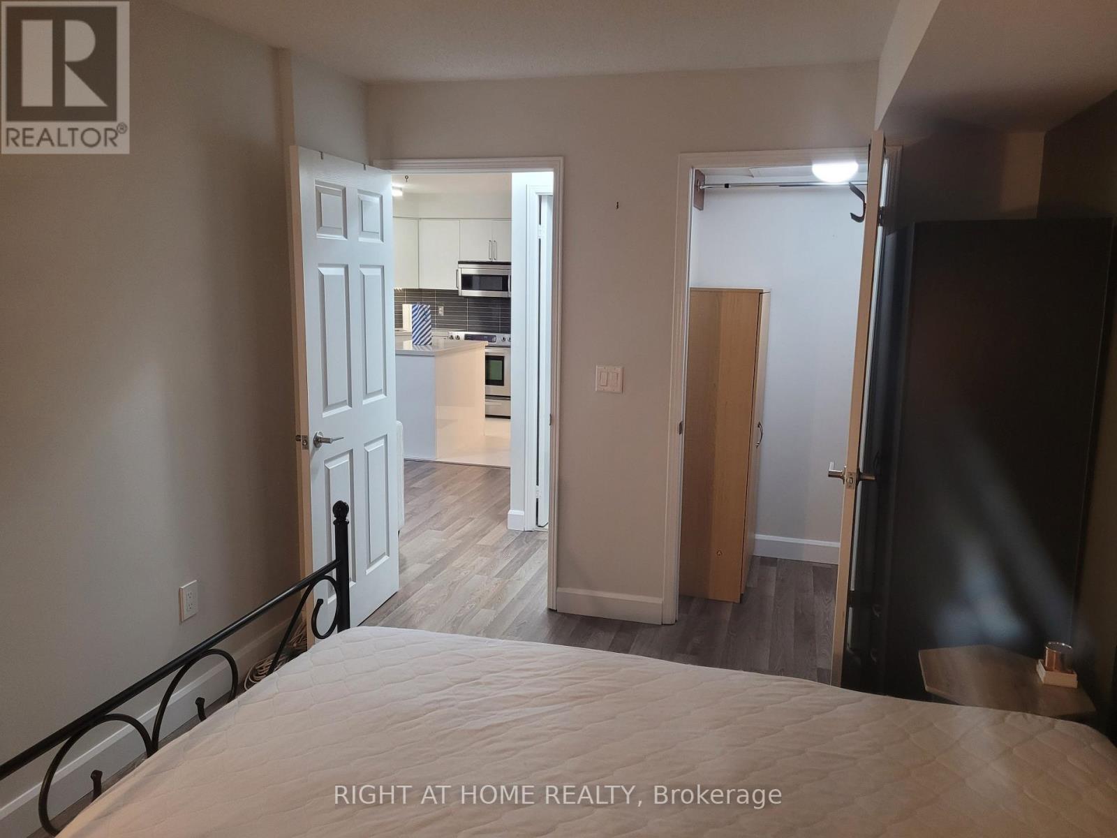 314 - 17 Michael Power Place, Toronto, Ontario  M9A 5G5 - Photo 10 - W12698852