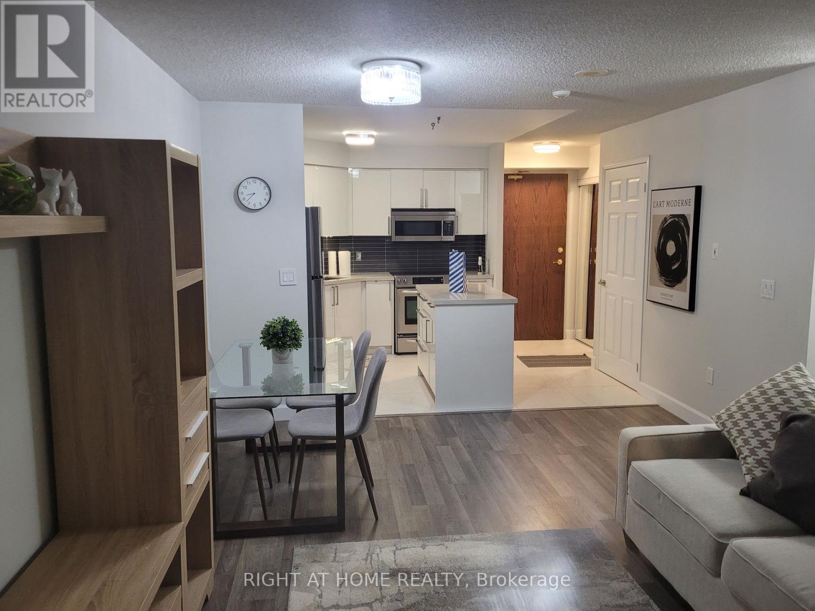 314 - 17 Michael Power Place, Toronto, Ontario  M9A 5G5 - Photo 3 - W12698852