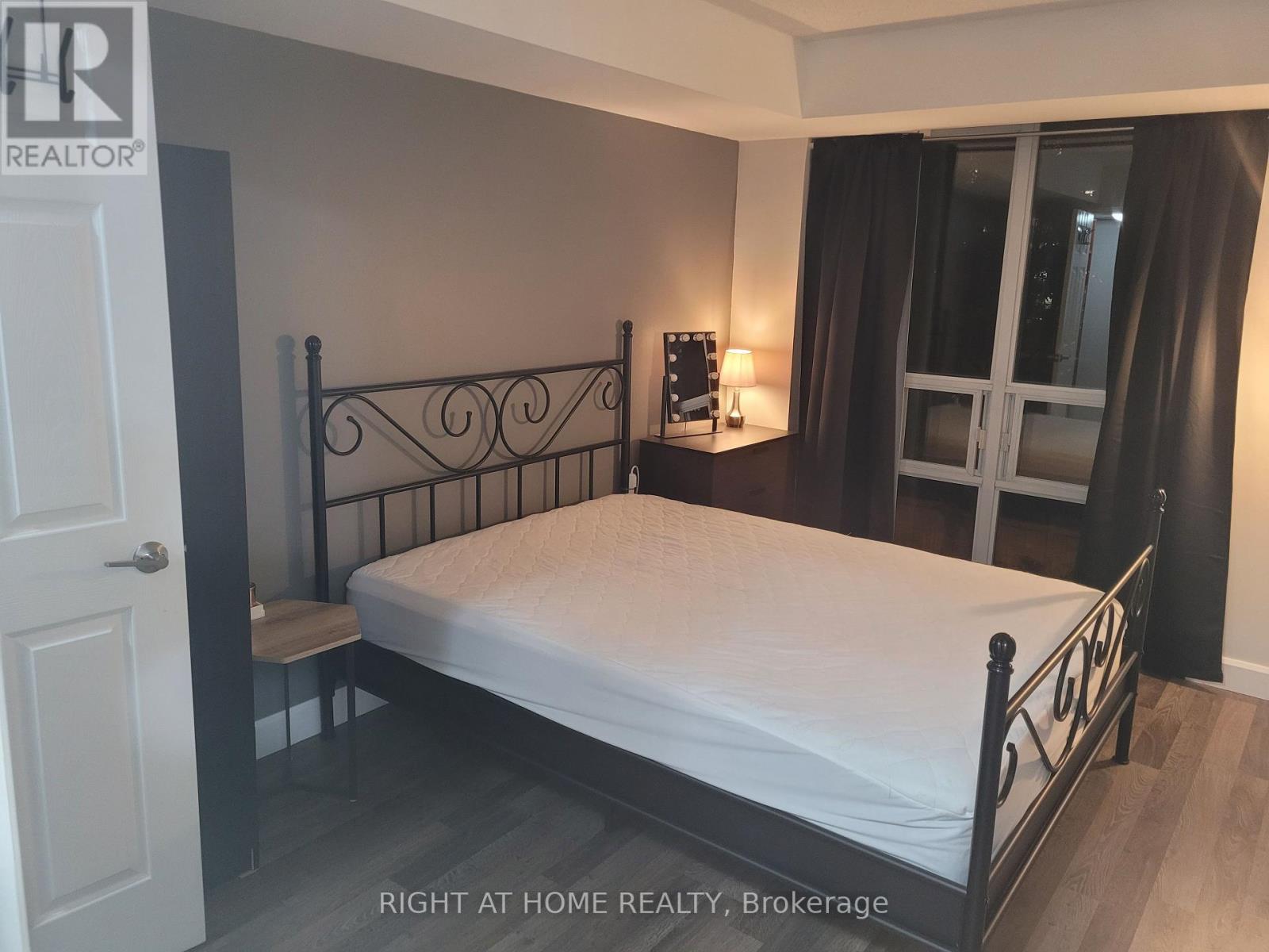 314 - 17 Michael Power Place, Toronto, Ontario  M9A 5G5 - Photo 9 - W12698852