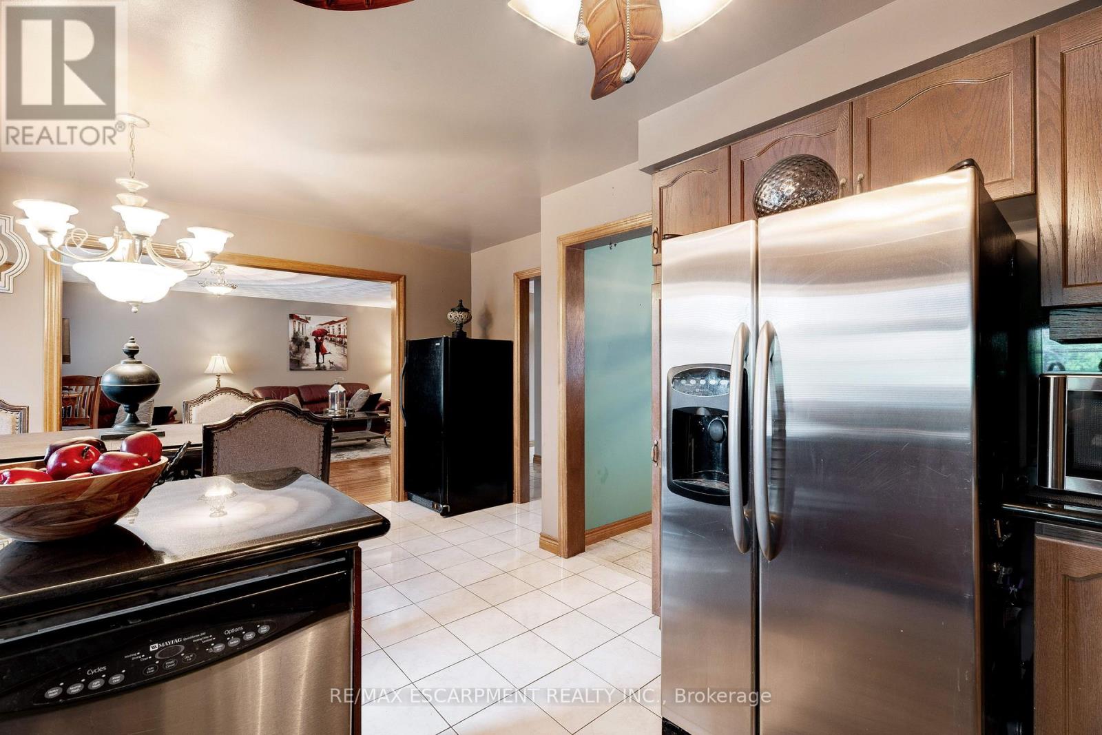 9 Sugarberry Court, Hamilton, Ontario  L8E 5E6 - Photo 11 - X12698636