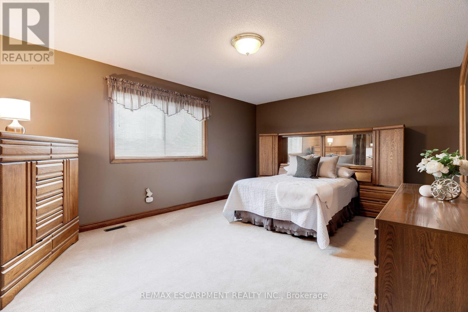 9 Sugarberry Court, Hamilton, Ontario  L8E 5E6 - Photo 16 - X12698636