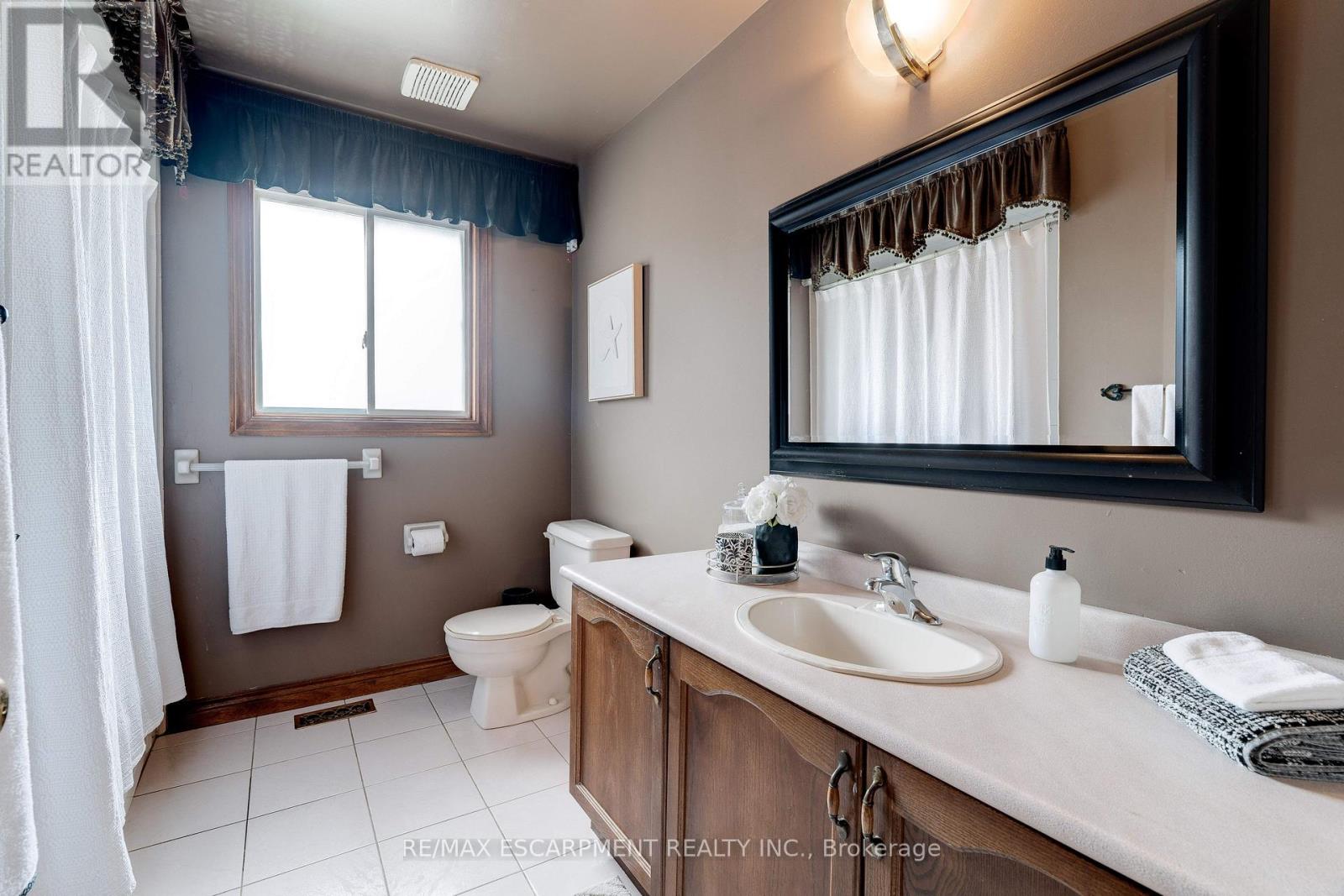 9 Sugarberry Court, Hamilton, Ontario  L8E 5E6 - Photo 19 - X12698636