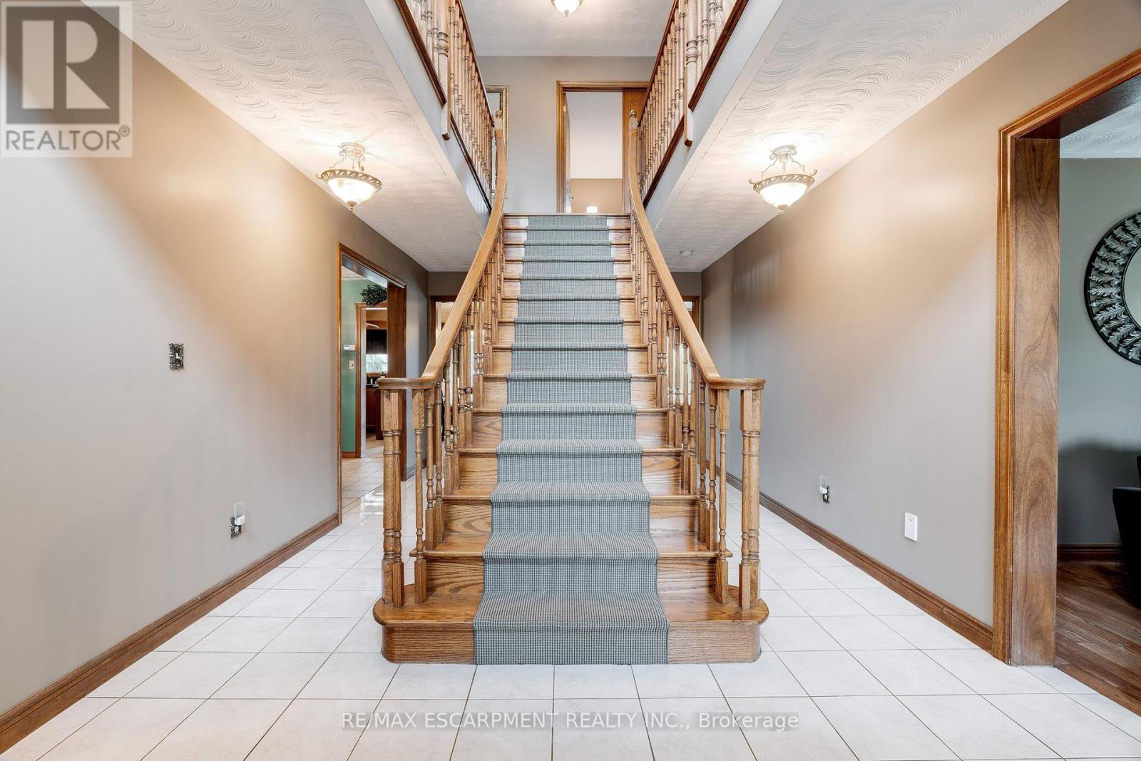 9 Sugarberry Court, Hamilton, Ontario  L8E 5E6 - Photo 4 - X12698636