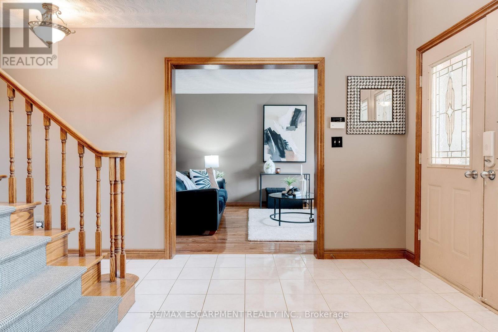 9 Sugarberry Court, Hamilton, Ontario  L8E 5E6 - Photo 5 - X12698636