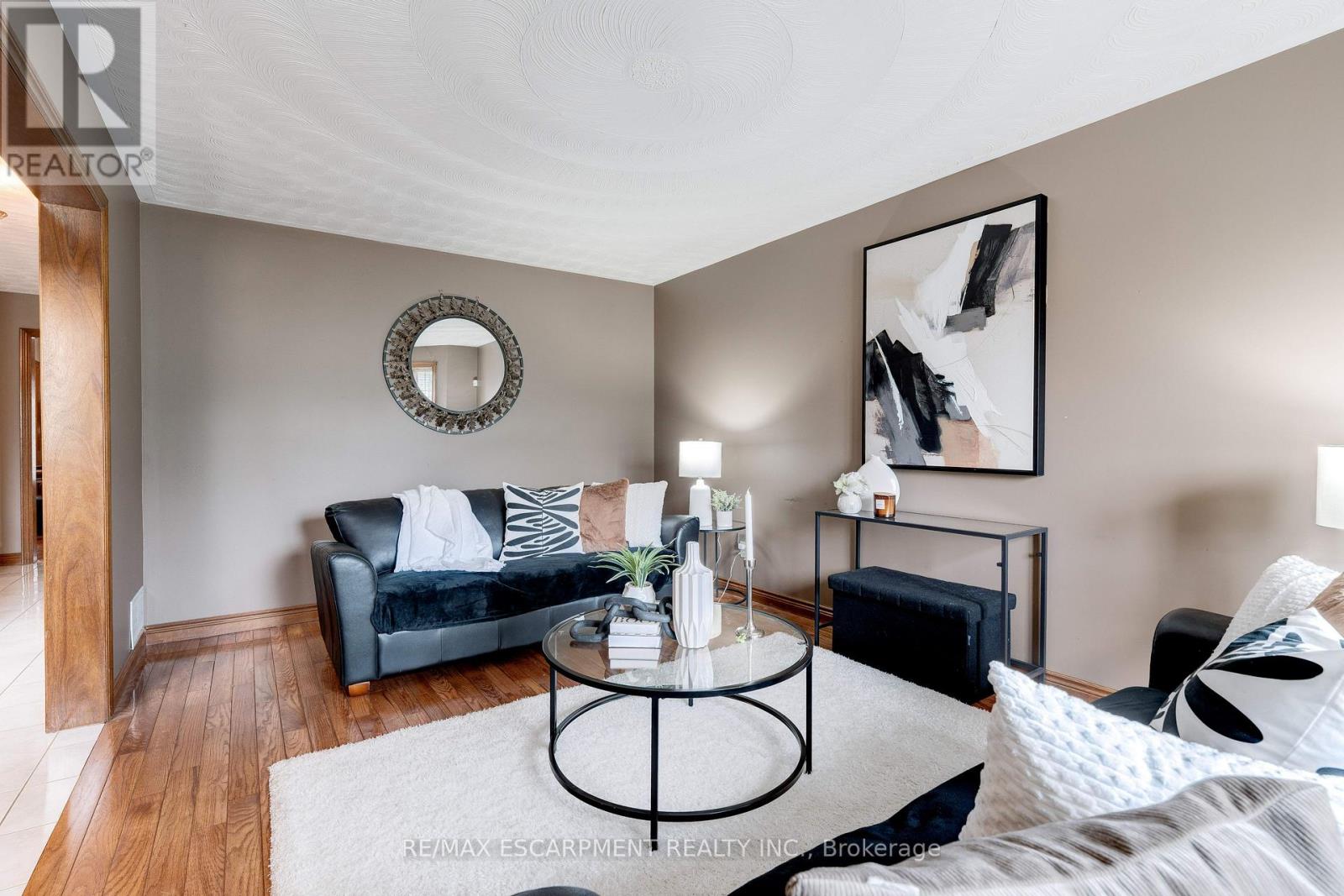 9 Sugarberry Court, Hamilton, Ontario  L8E 5E6 - Photo 7 - X12698636