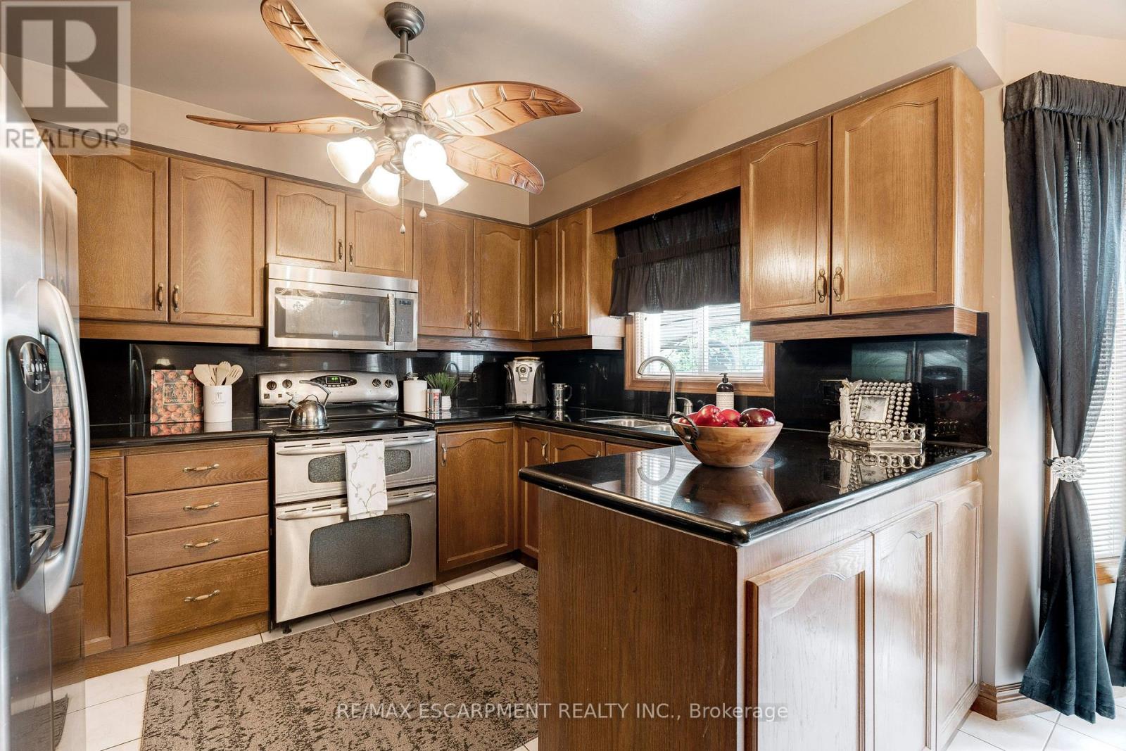 9 Sugarberry Court, Hamilton, Ontario  L8E 5E6 - Photo 8 - X12698636