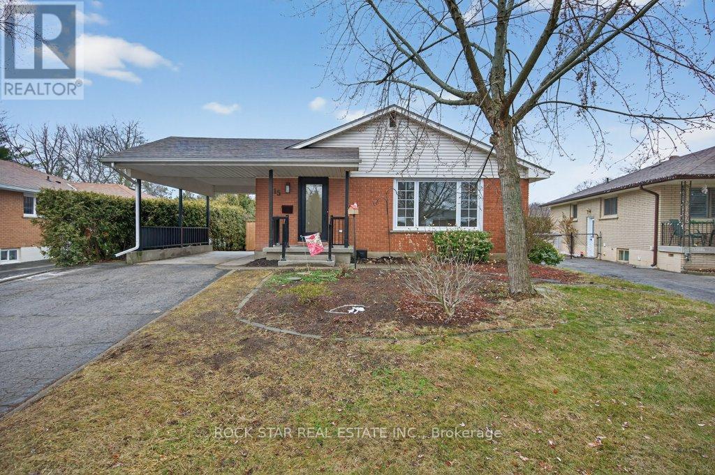15 Marshall Street, Brantford, Ontario  N3R 3C8 - Photo 2 - X12698650
