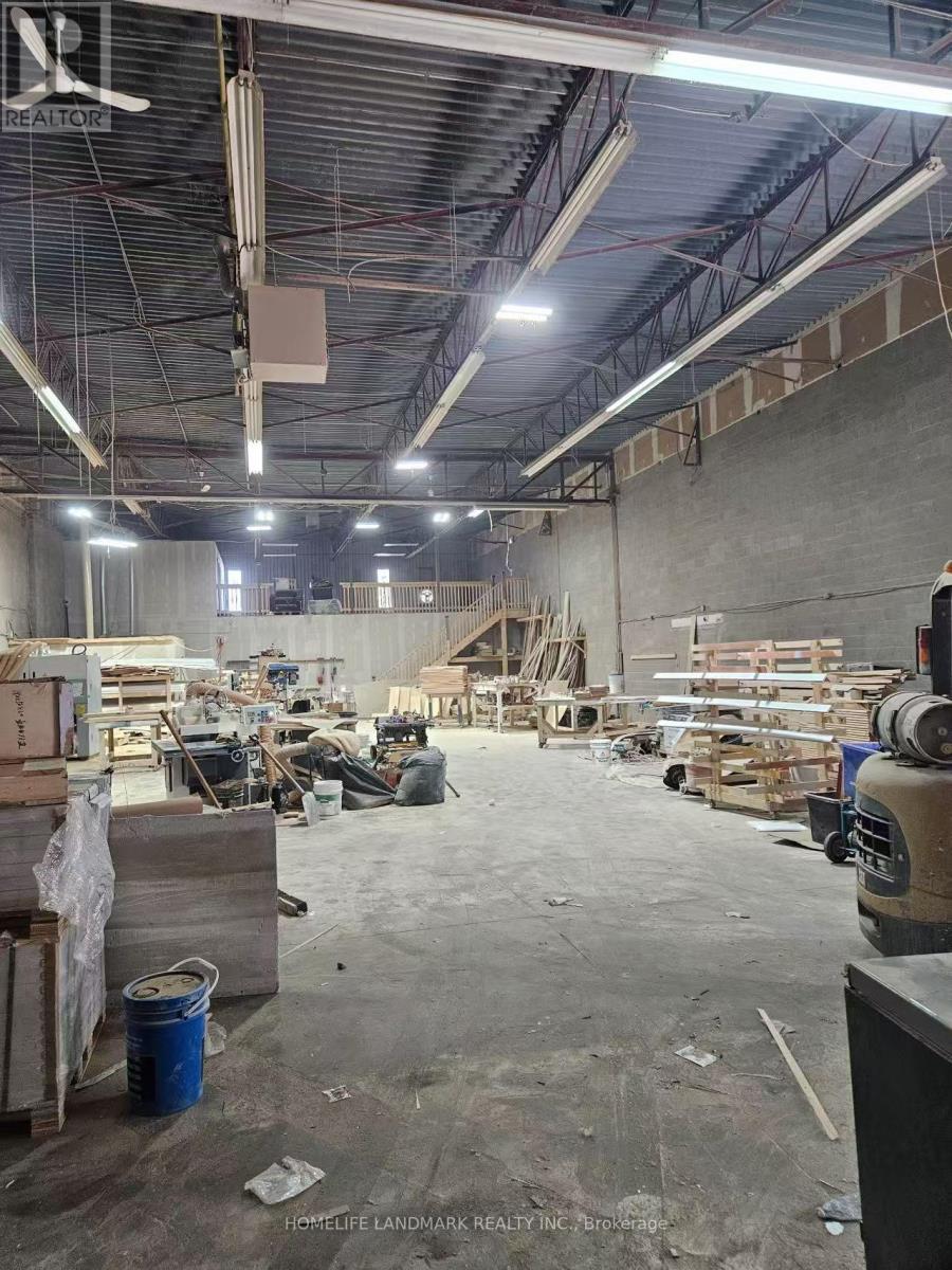 1618 Michael Street, Ottawa, Ontario  K1B 3T7 - Photo 4 - X12698804